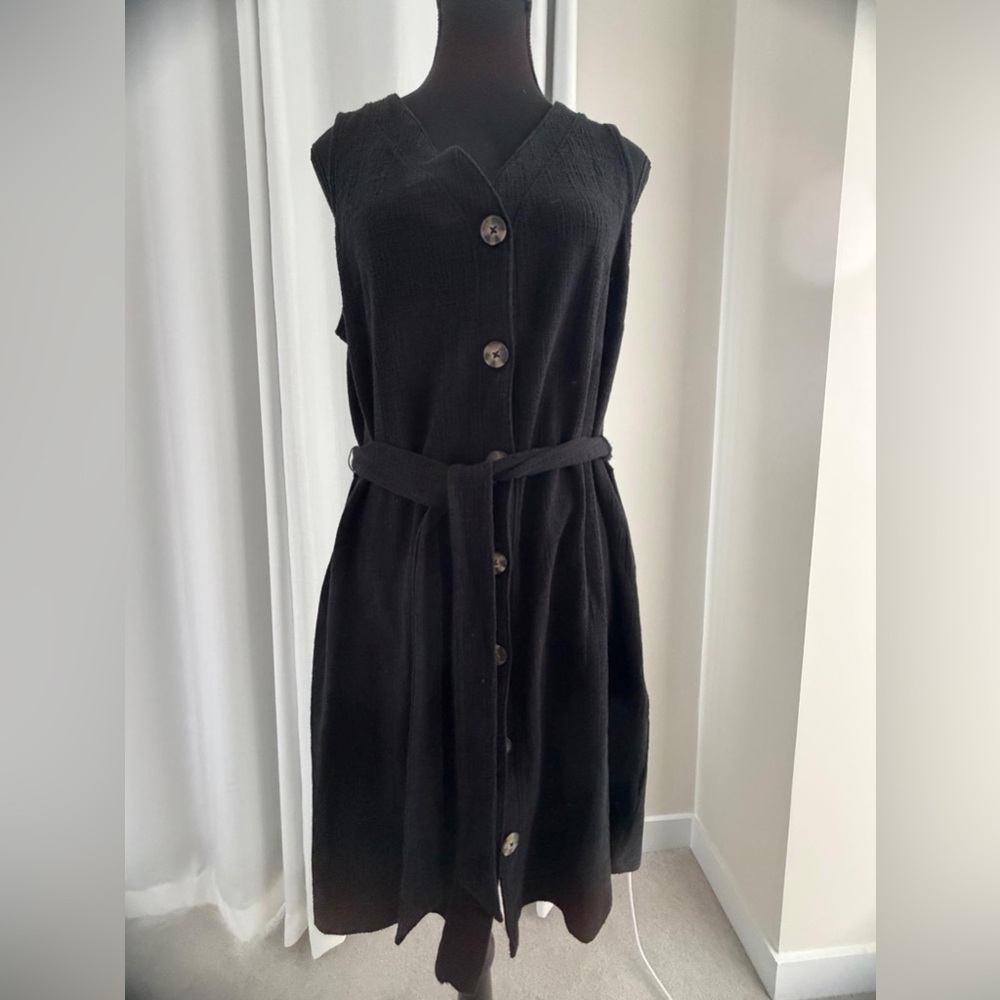 Reitmans Black Sleeveless Button-Front Belted Midi Dress